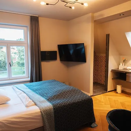 Glanzstoff Hotel