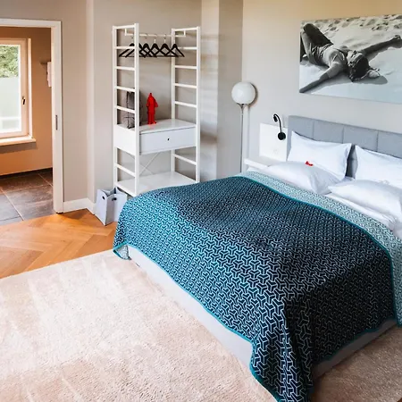 Glanzstoff Hotel 4*