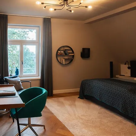 Glanzstoff Hotel