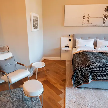 Hotel Glanzstoff 4*