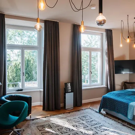 Glanzstoff Hotel