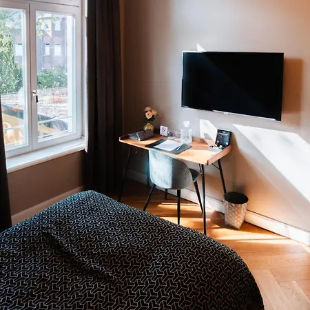 Glanzstoff Hotel 4*
