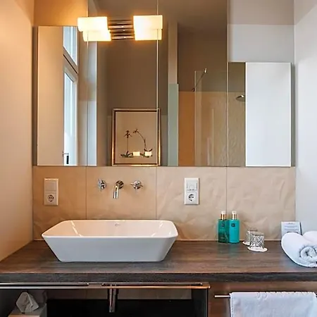 Glanzstoff Hotel 4*