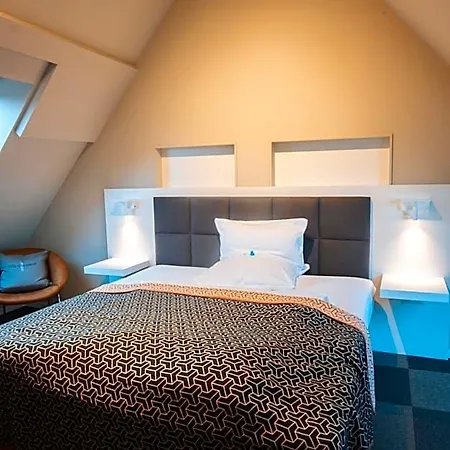 Glanzstoff Hotel