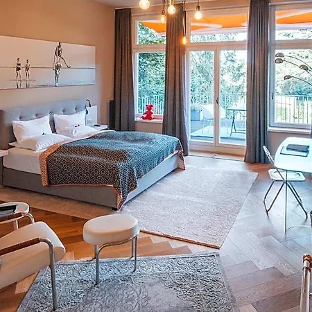 Hotel Glanzstoff 4*
