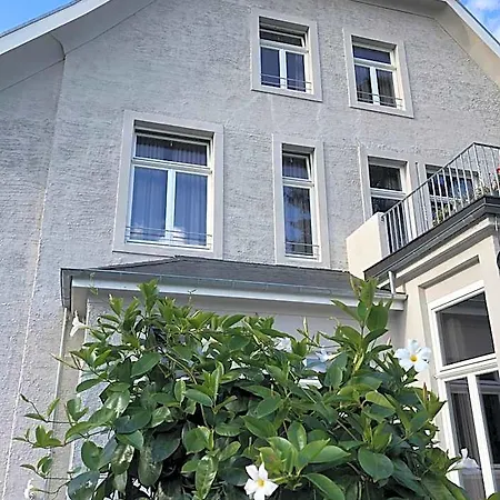 Glanzstoff