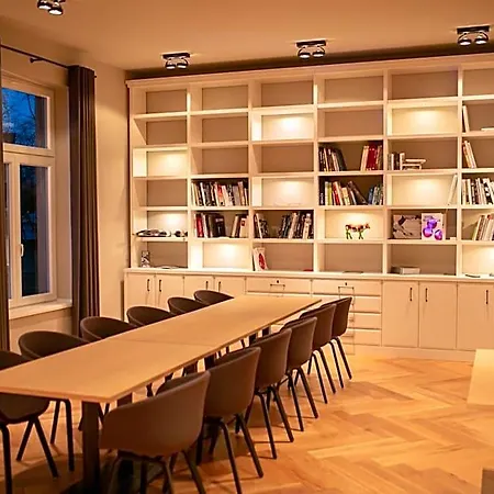 Glanzstoff Hotel 4*