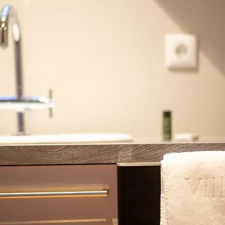 Glanzstoff Hotel 4*