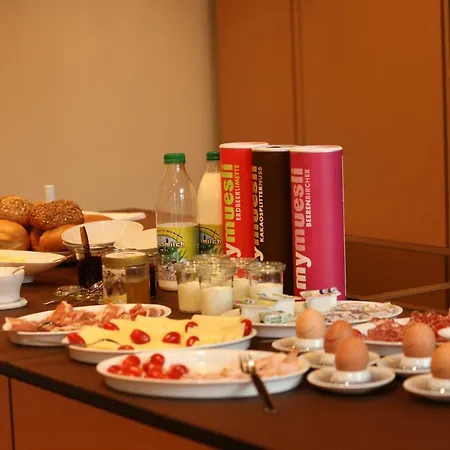 Glanzstoff Hotel 4*