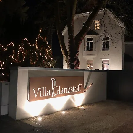 Glanzstoff Hotel