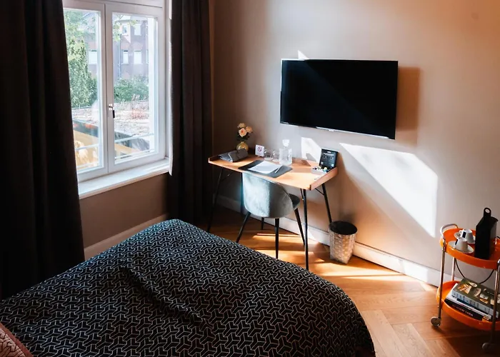 Glanzstoff Hotell 4*