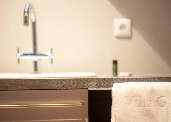 Glanzstoff Hotell 4*